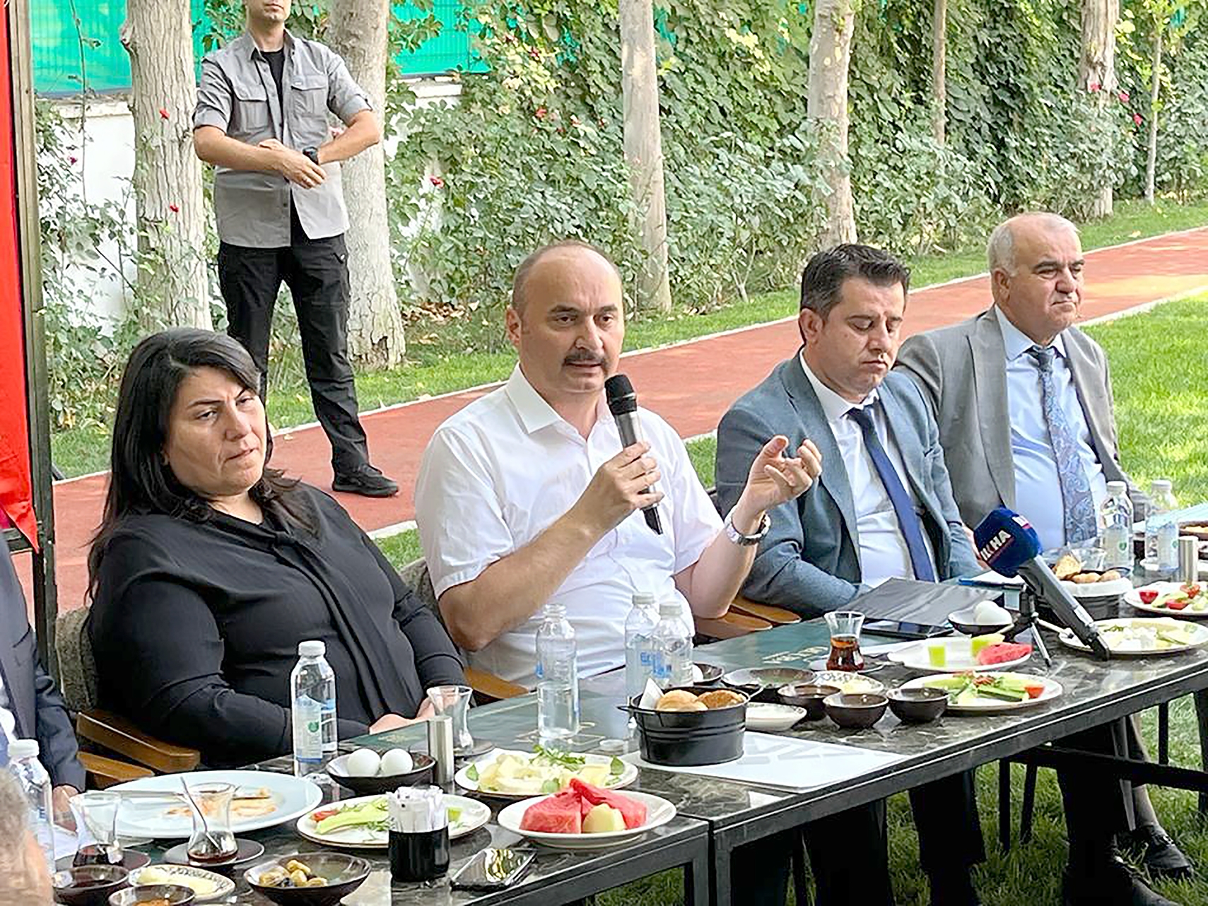 VALİ CANALP, BASIN MENSUPLARINI AĞIRLADI