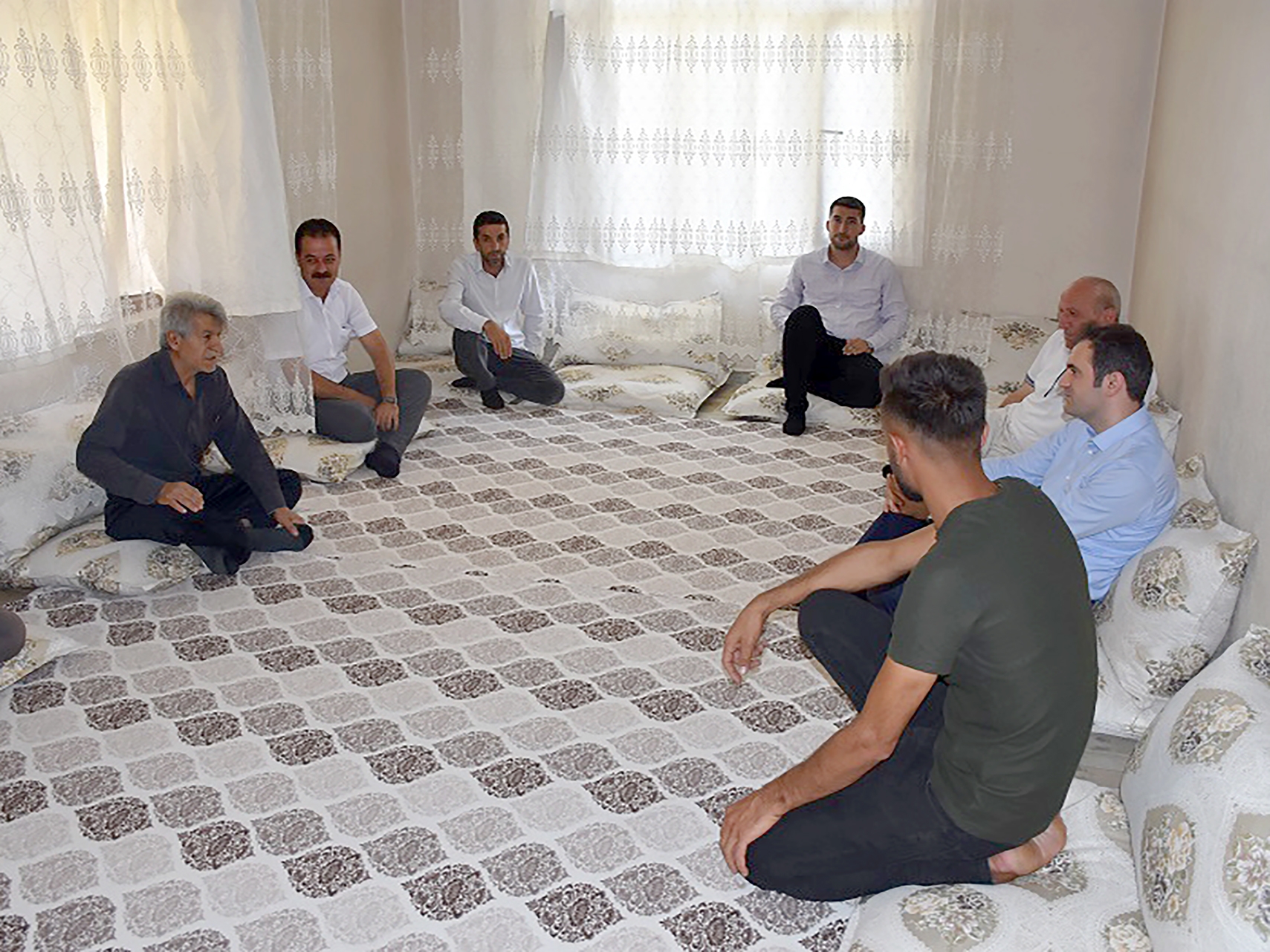 GE&Ccedil;İTLİ K&Ouml;Y&Uuml;NE ZİYARET