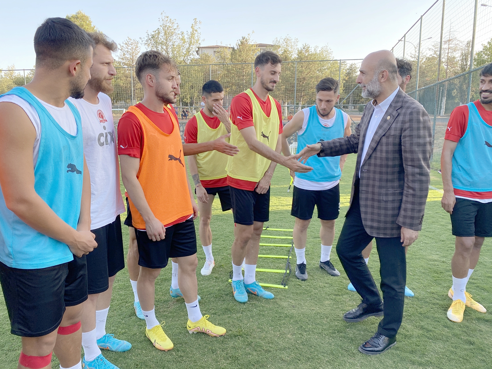 MİLLETVEKİLİ ÖZDEMİR’DEN PETROLSPOR’A ZİYARET