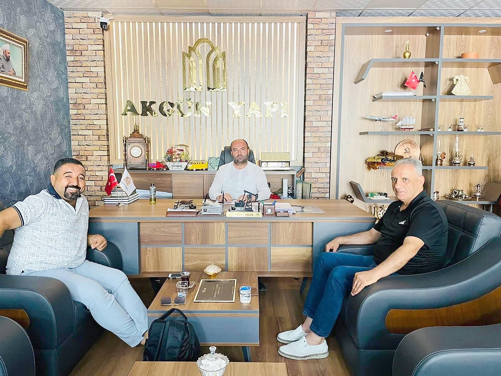 AKG&Uuml;N YAPI&rsquo;DAN AMAT&Ouml;RLERE DESTEK