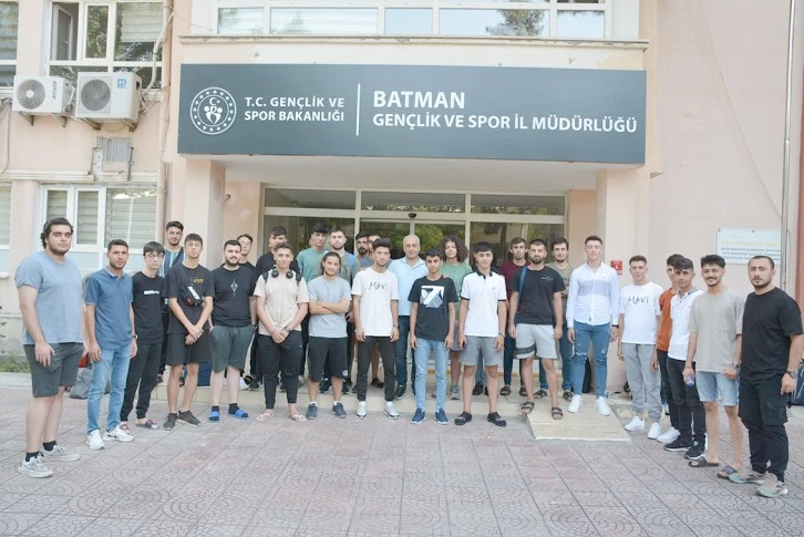 32 GEN&Ccedil; &Ccedil;ANAKKALE&rsquo;YE UĞURLANDI&nbsp;