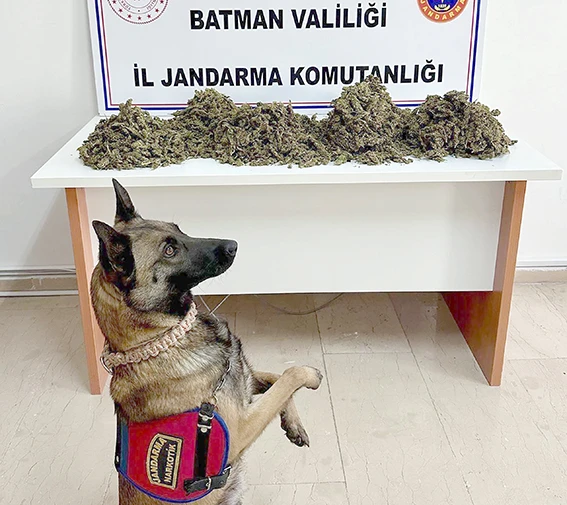 4 KİLO KUBAR ESRAR ELE GEÇİRİLDİ