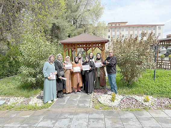 ADEM&rsquo;DE OKUMA YAZMA SEFERBERLİĞİ MEYVELERİNİ VERİYOR