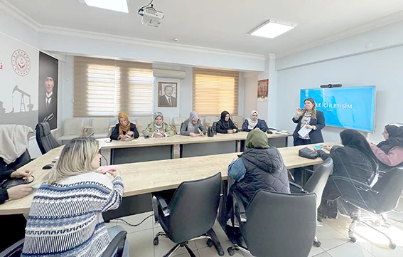 AİLELERE Y&Ouml;NELİK AİLE İ&Ccedil;İ İLETİŞİM EĞİTİMİ