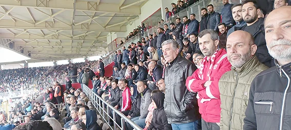 BÖLGE MÜDÜRÜ KARATAŞ’TAN PETROLSPOR’A DESTEK