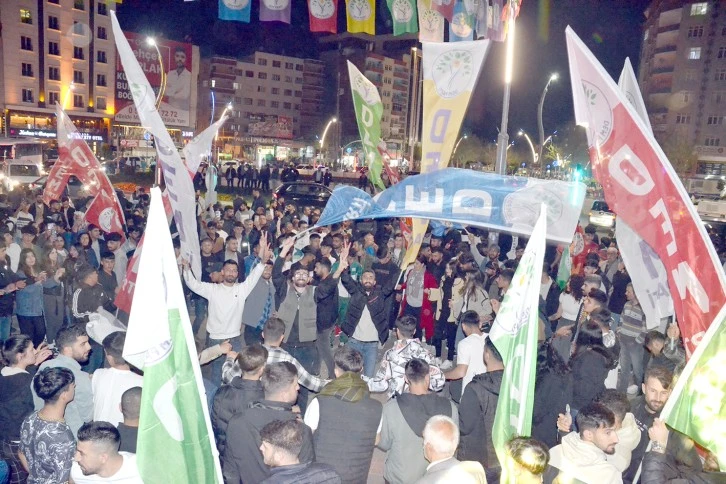 DEM’DEN COŞKULU SEÇİM KUTLAMASI