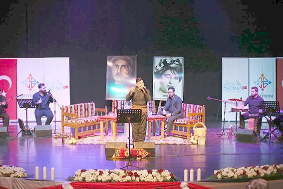 DENGBEJ GECESİ K&Uuml;LT&Uuml;REL BİR Ş&Ouml;LENE D&Ouml;N&Uuml;ŞT&Uuml;