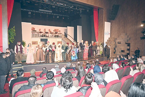 DEVLET TİYATROSU SAHNESİ KURULUYOR