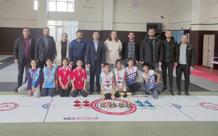 FLOOR CURLİNG K&Uuml;&Ccedil;&Uuml;K ŞAMPİYONLARI BELLİ OLDU