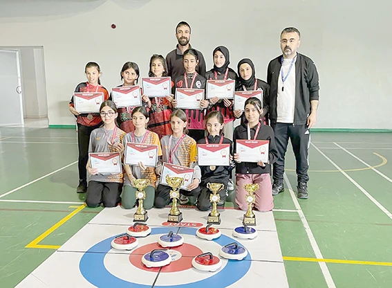 FLOOR CURLİNGİN KÜÇÜK FATİHLERİ