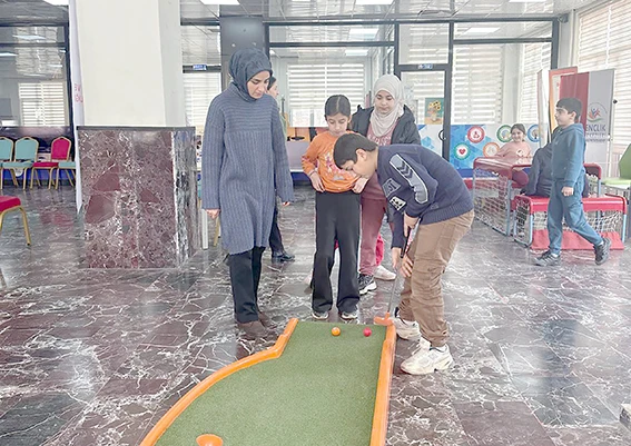 GEN&Ccedil;LER G&Ouml;NL&Uuml;NCE EĞLENİYOR