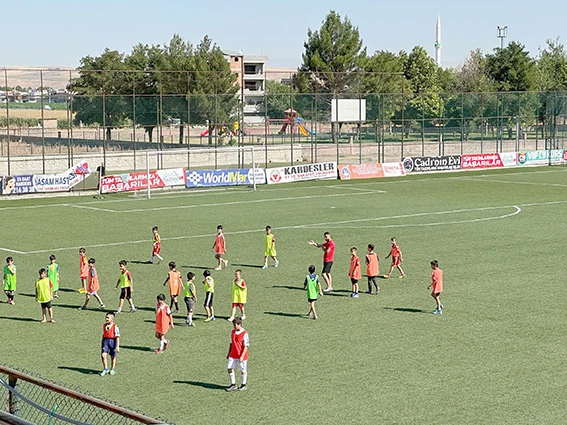 GEN&Ccedil;LİKTE HAFTANIN 5 G&Uuml;N&Uuml; FUTBOL EĞİTİMİ