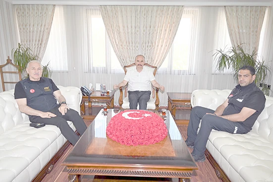 GENEL M&Uuml;D&Uuml;R ERGİN&rsquo;DEN VALİ CANALP&rsquo;A ZİYARET