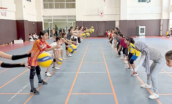 GSB'DE VOLEYBOL COŞKUSU S&Uuml;R&Uuml;YOR