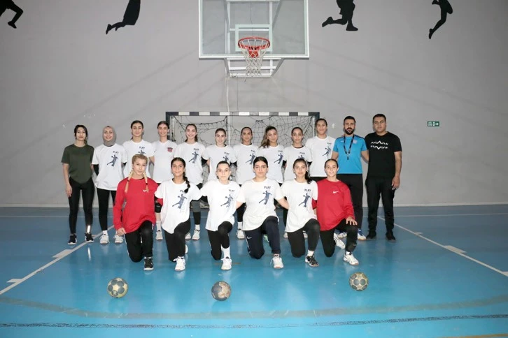 HENTBOL&rsquo;A İLGİ HER GE&Ccedil;EN G&Uuml;N ARTIYOR