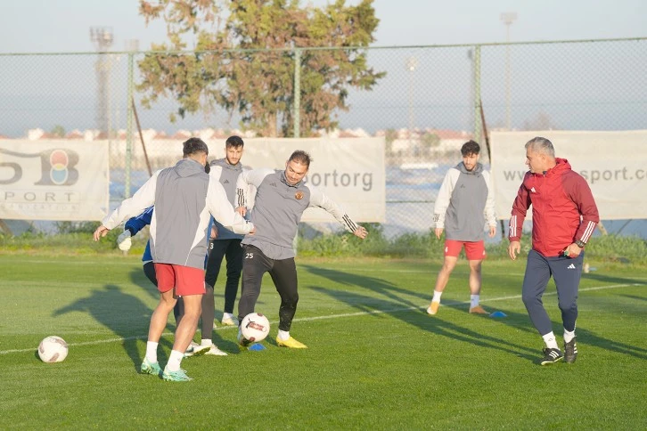 İKİNCİ DEVRE KAMP &Ccedil;ALIŞMALARI S&Uuml;R&Uuml;YOR