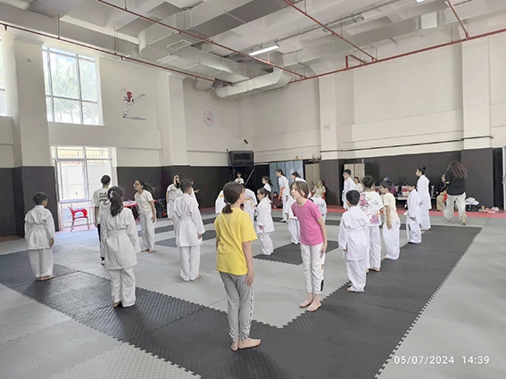 KARATECİLER, KUŞAK SINAVINDA G&Ouml;Z DOLDURDU