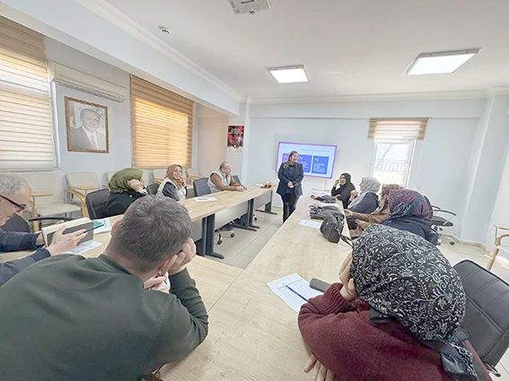 KORUYUCU AİLELER GELİŞİM EĞİTİMİNDE BULUŞTU