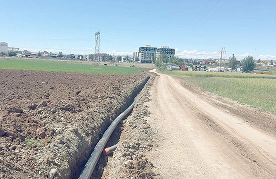 BELEDİYEDEN 2,4 KM UZUNLUĞUNDA İ&Ccedil;ME SUYU HATTI