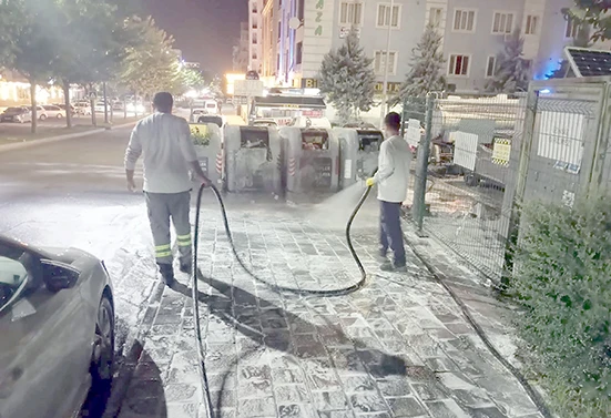KENT GENELİNDE TEMİZLİK &Ccedil;ALIŞMALARI S&Uuml;R&Uuml;YOR