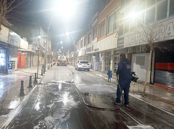 MEYDAN VE KAPALI CADDELERDE DEZENFEKTE &Ccedil;ALIŞMASI