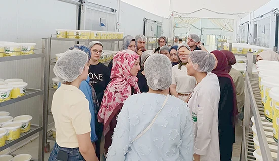 STAJYER &Ouml;ĞRENCİLER S&Uuml;T FABRİKASINDA &Uuml;RETİMİ İNCELEDİ