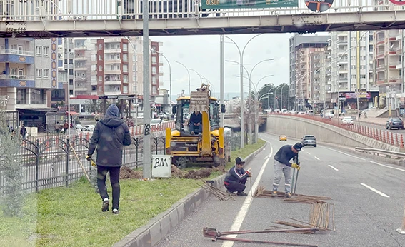 ŞEVKET BAŞAK K&Ouml;PR&Uuml;L&Uuml; KAVŞAĞI YAYA &Uuml;ST GE&Ccedil;İDİNE G&Uuml;&Ccedil;LENDİRME