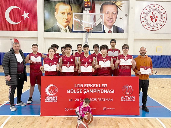 PETROLSPORLU BASKETÇİLER KUPALARI TOPLADI