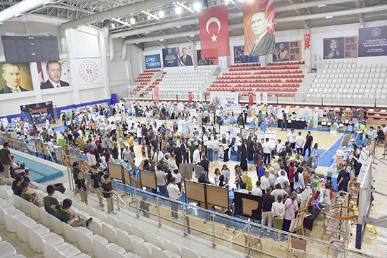 HAREZM&Icirc; EĞİTİM MODELİ YILSONU SERGİSİ B&Uuml;Y&Uuml;K İLGİ G&Ouml;RD&Uuml;