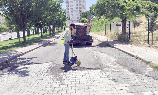 MAHALLELERDE TEMİZLİK &Ccedil;ALIŞMALARI S&Uuml;R&Uuml;YOR
