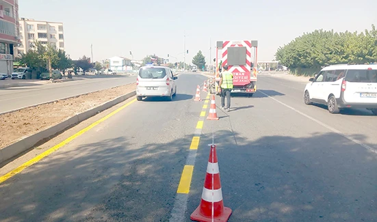 TRAFİK G&Uuml;VENLİĞİ İ&Ccedil;İN SİNYALİZASYON VE YOL &Ccedil;İZGİSİ &Ccedil;ALIŞMASI