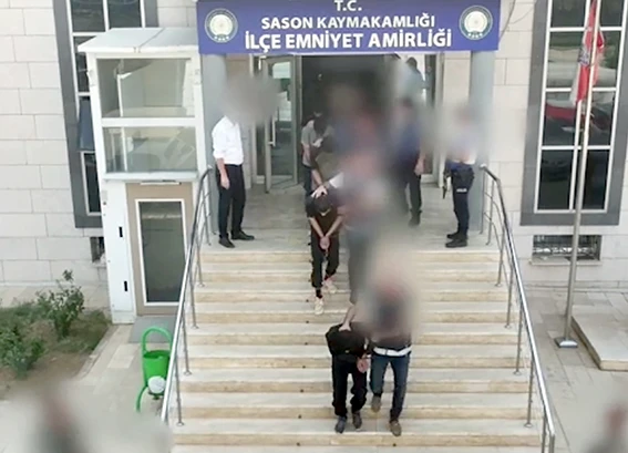 GÖÇMEN KAÇAKÇILIĞI OPERASYONU: 3 TUTUKLAMA