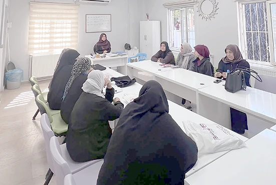 KADIN KURSİYERLERE MANEVİ DEĞERLER EĞİTİMİ