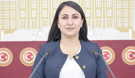 &ldquo;GEN&Ccedil; HUKUK&Ccedil;ULARIN &Ouml;N&Uuml;NDEKİ SINAV ENGELİ KALDIRILSIN&rdquo;