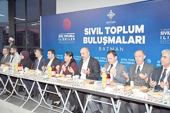 VALİ CANALP, BASIN MENSUPLARINI İFTARDA AĞIRLADI