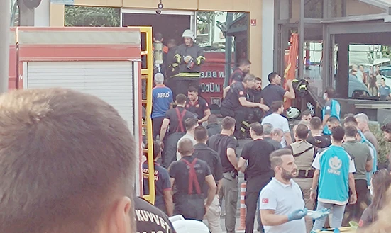 SPOR SALONUNDA YANGIN FACİASI! 3 &Ouml;L&Uuml;, 9 YARALI