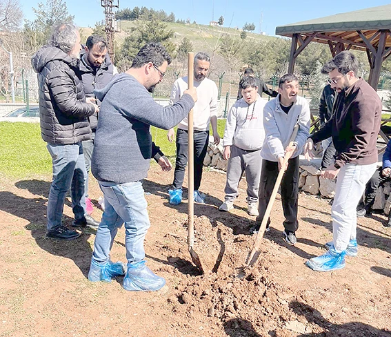 &Ouml;ZEL &Ouml;ĞRENCİLERDEN DOĞAYA ANLAMLI DOKUNUŞ