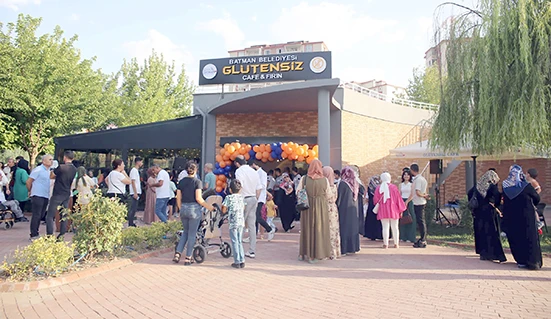 GL&Uuml;TENSİZ CAFE&rsquo;NİN &Uuml;N&Uuml; BATMAN&rsquo;I AŞTI
