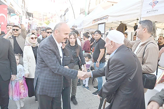SASON BAL, CEVİZ VE ÇİLEK FESTİVALİ YOĞUN KATILIMLA GERÇEKLEŞTİRİLDİ