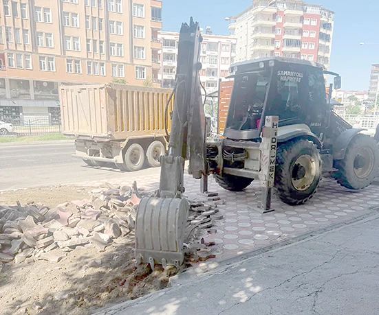 DEMOKRASİ VE TPAO BULVARI BAŞTAN SONA YENİLENİYOR