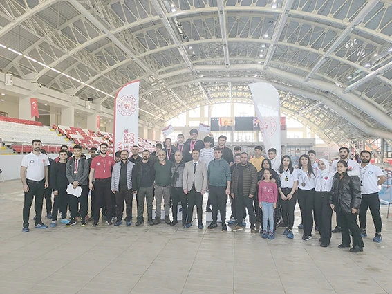 SU PERİLERİ ŞAMPİYONLUK İ&Ccedil;İN YARIŞTI