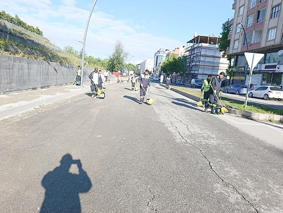 ŞAFAK VE BAH&Ccedil;ELİEVLER MAHALLELERİNDE YOĞUN TEMİZLİK &Ccedil;ALIŞMASI