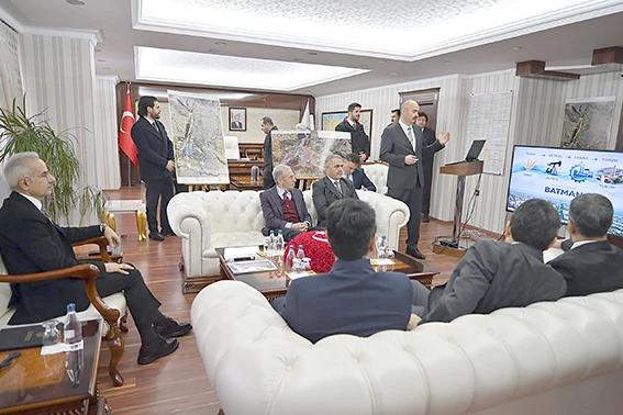 BAKAN URALOĞLU BATMAN&rsquo;DAYDI