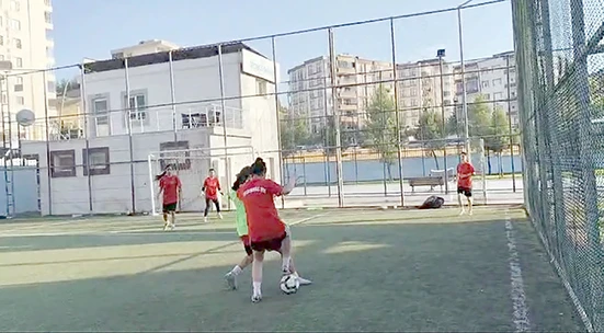 SPOR GEN&Ccedil; VE &Ccedil;OCUKLARIN SOSYALLEŞMESİNİ SAĞLIYOR