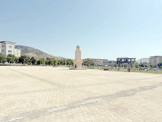 KOZLUK KENT MEYDANI&rsquo;NDA &Ccedil;ALIŞMALAR S&Uuml;R&Uuml;YOR