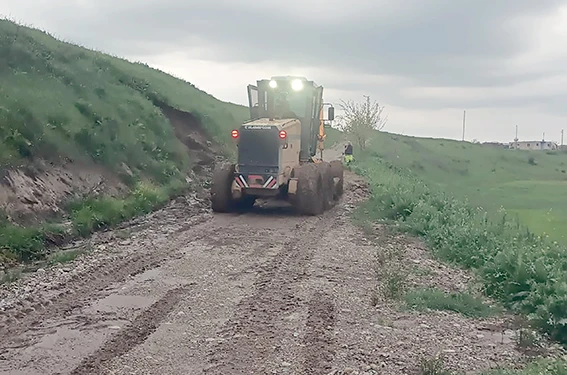 HEYELAN NEDENİYLE KAPANAN K&Ouml;Y YOLU YENİDEN ULAŞIMA A&Ccedil;ILDI