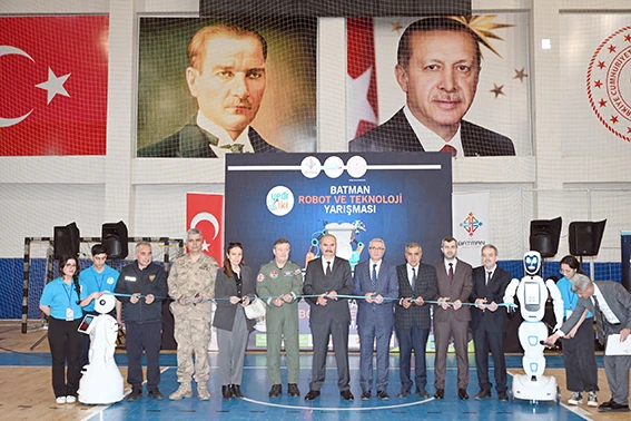 YEDİİKİ ROBOT VE TEKNOLOJİ FESTİVALİ BAŞLADI