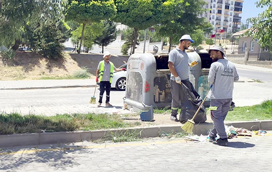 BELEDİYEDEN, YAŞAM ALANLARINDA TEMİZLİK &Ccedil;ALIŞMALARI