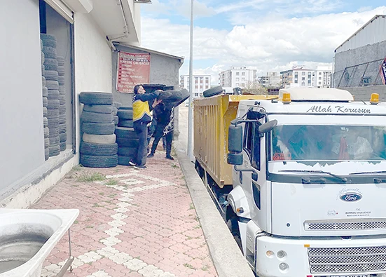 38 TIR DOLUSU ATIK LASTİK GERİ DÖNÜŞÜME KAZANDIRILDI