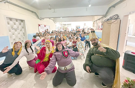 K&Ouml;Y OKULLARI TİYATROYLA BULUŞMAYA DEVAM EDİYOR